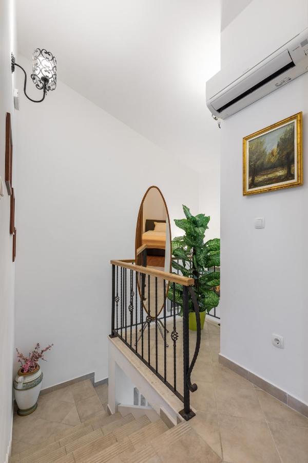 Apartments Croatia โตรกีร์ ภายนอก รูปภาพ